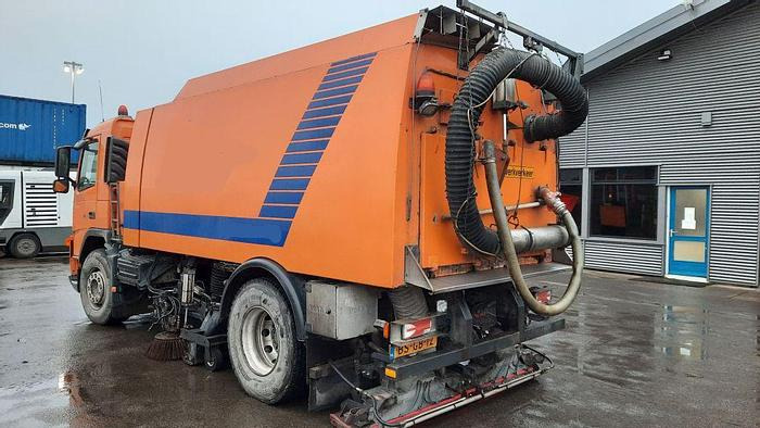 VOLVO M9 4x2R + Johnston Beam VX800 Road Cleaner - Balayeuse de voirie: photos 4 VOLVO M9 4x2R + Johnston Beam VX800 Road Cleaner - Balayeuse de voirie: photos 4