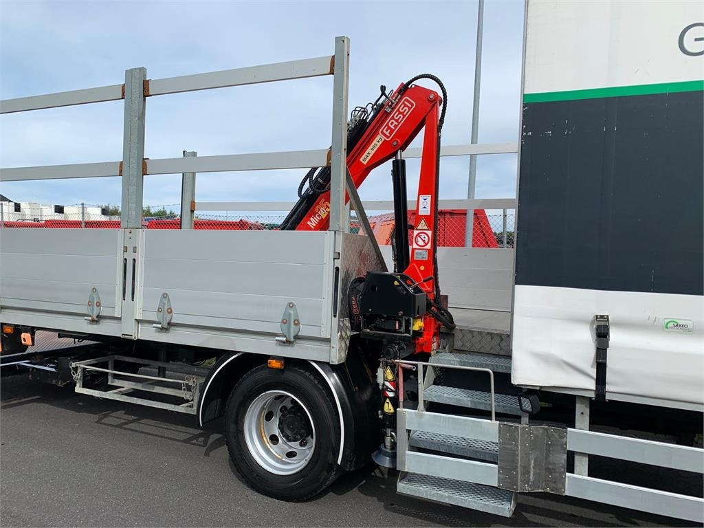 DAF LF210 4x2 FA  - Camion grue: photos 3 DAF LF210 4x2 FA  - Camion grue: photos 3