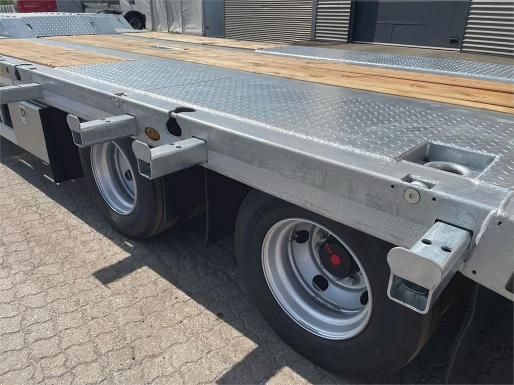 Hangler VTS-H 400 4 akslet - 2 delt ramper  - Remorque porte-engin surbaissée: photos 3 Hangler VTS-H 400 4 akslet - 2 delt ramper  - Remorque porte-engin surbaissée: photos 3