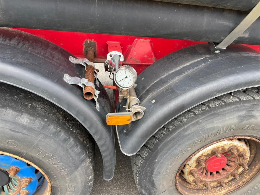 Semi-remorque citerne Interconsult 64m3 STRT1-64CA med tip: photos 13 Semi-remorque citerne Interconsult 64m3 STRT1-64CA med tip: photos 13