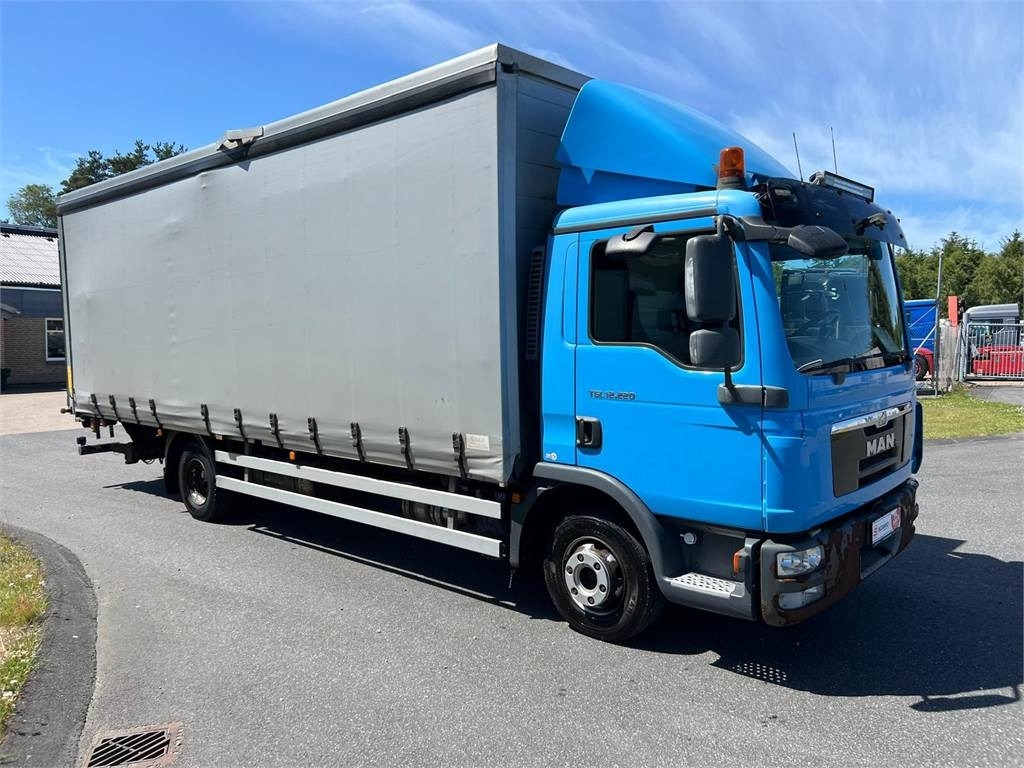 MAN TGL 12-220 BL - Camion à rideaux coulissants: photos 3 MAN TGL 12-220 BL - Camion à rideaux coulissants: photos 3