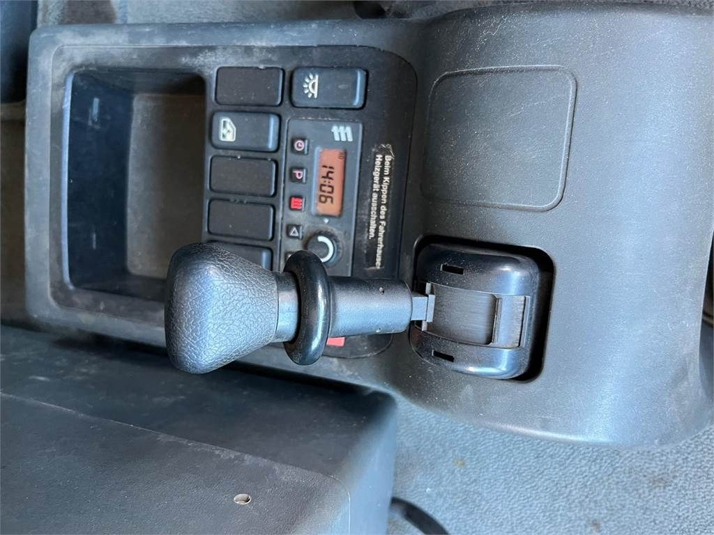 Camion porte-voitures MAN TGL 12-240 4x2 BL - Fassi kran: photos 12