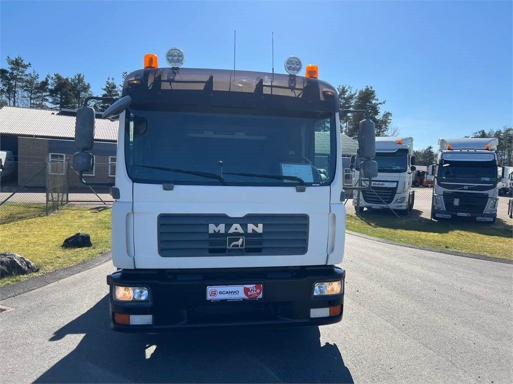 Camion porte-voitures MAN TGL 12-240 4x2 BL - Fassi kran: photos 9