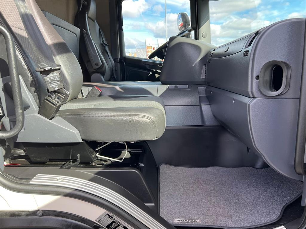 Scania P280 LB 6x2*4 MLB - 24 pallets - Camion à rideaux coulissants: photos 4 Scania P280 LB 6x2*4 MLB - 24 pallets - Camion à rideaux coulissants: photos 4