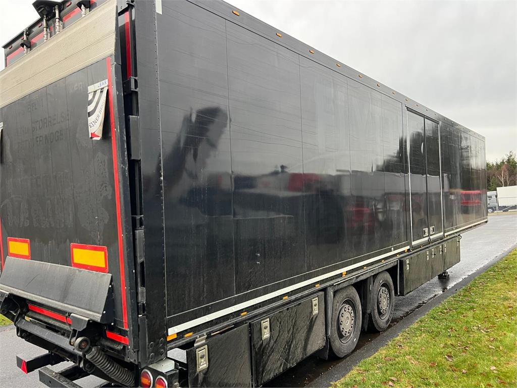 Schmitz 13,6 mtr kasse - lodretstående lift - Semi-remorque fourgon: photos 4 Schmitz 13,6 mtr kasse - lodretstående lift - Semi-remorque fourgon: photos 4