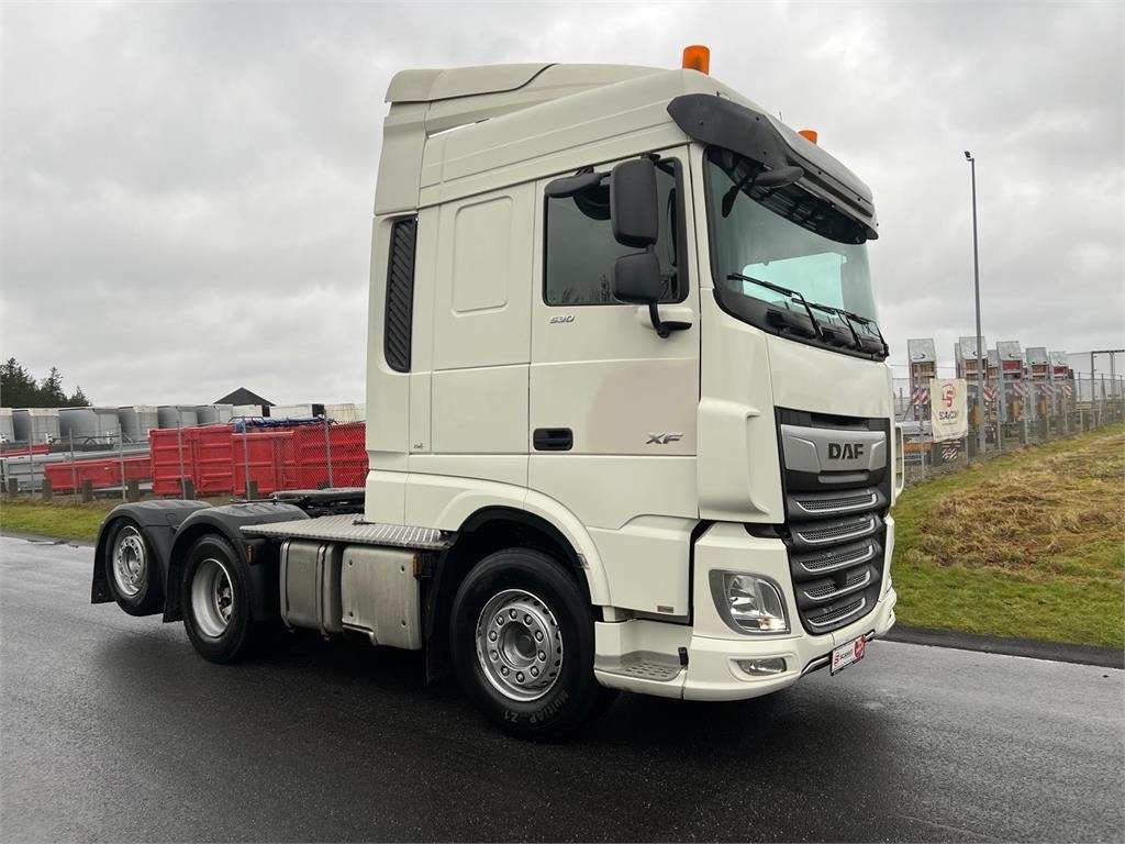 Tracteur routier DAF XF 530 6x2 FTR: photos 1