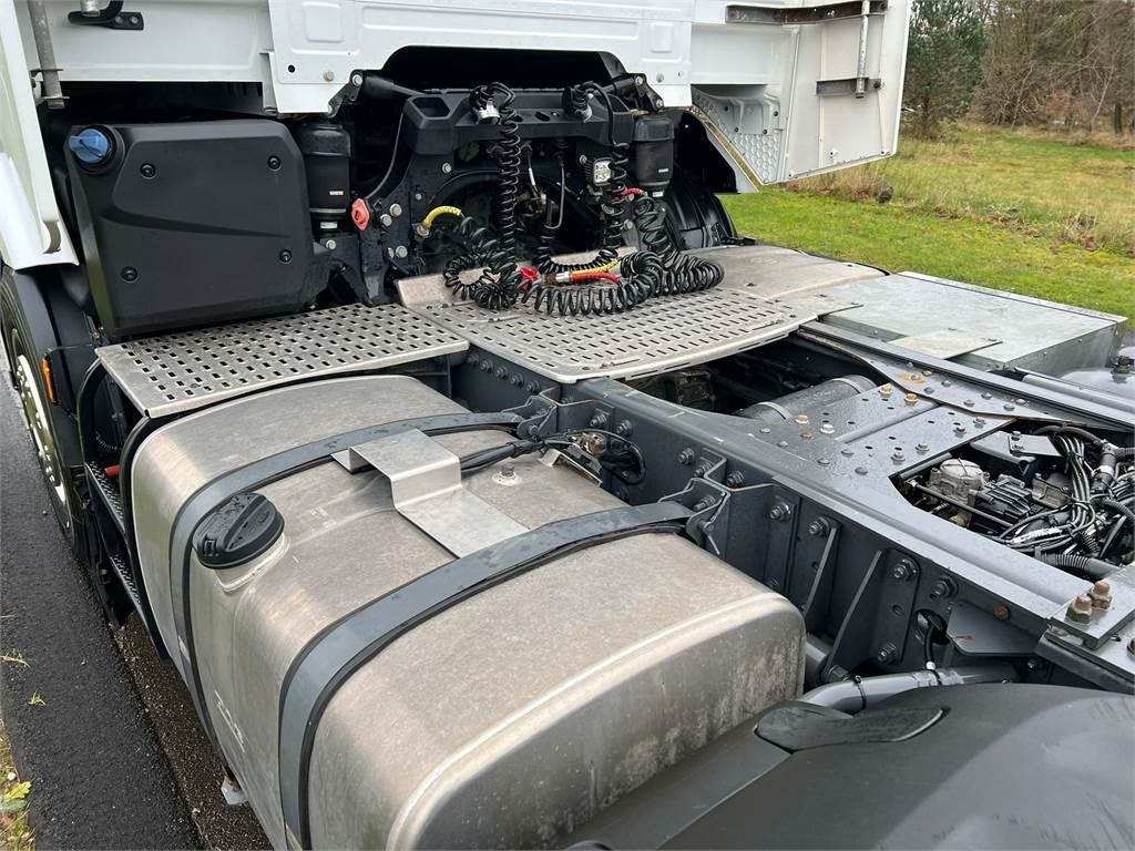 Tracteur routier DAF XF530 FTS 6x2: photos 12