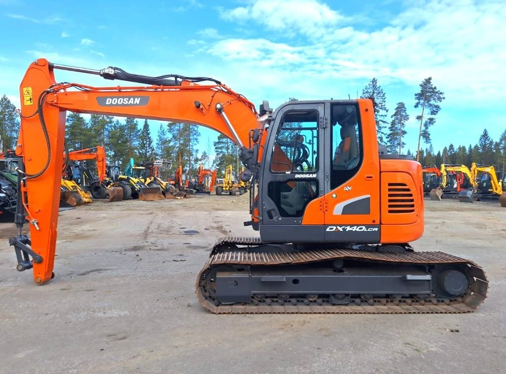 Pelle sur chenille Doosan DX140LCR-5: photos 1