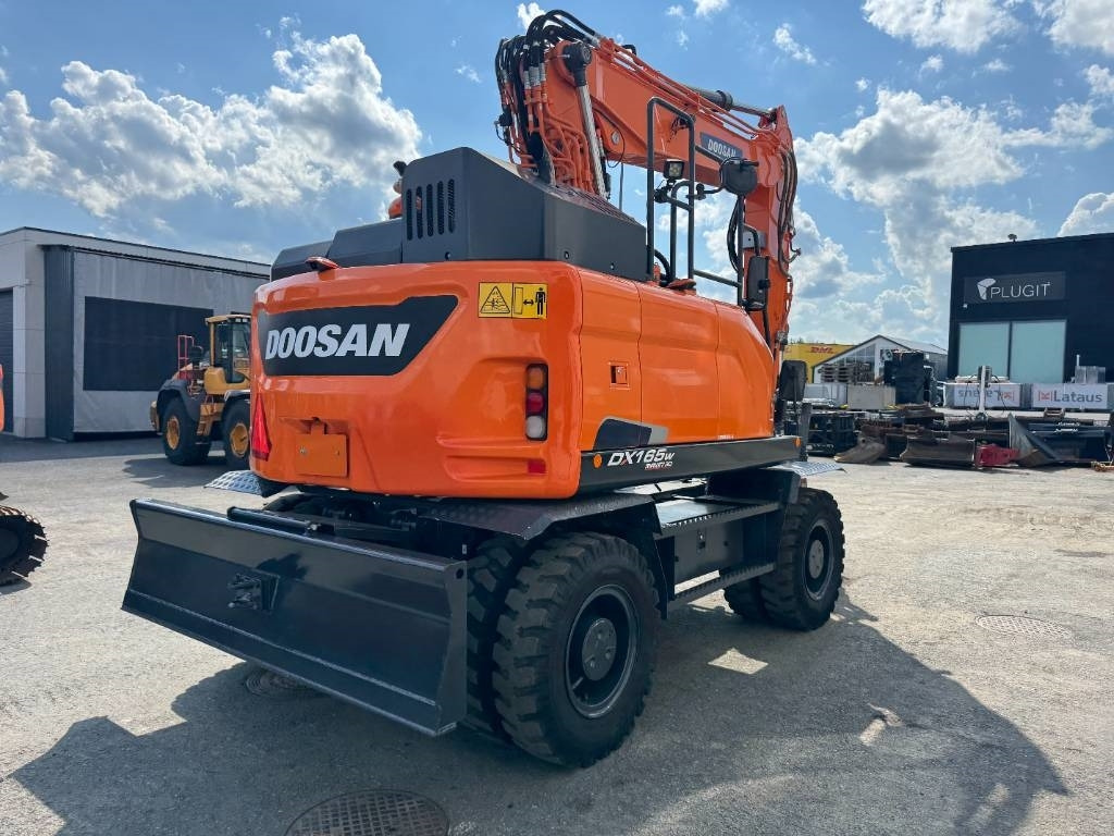 Doosan DX165W-5 PYÖRITTÄJÄLLÄ - Pelle sur pneus: photos 5 Doosan DX165W-5 PYÖRITTÄJÄLLÄ - Pelle sur pneus: photos 5