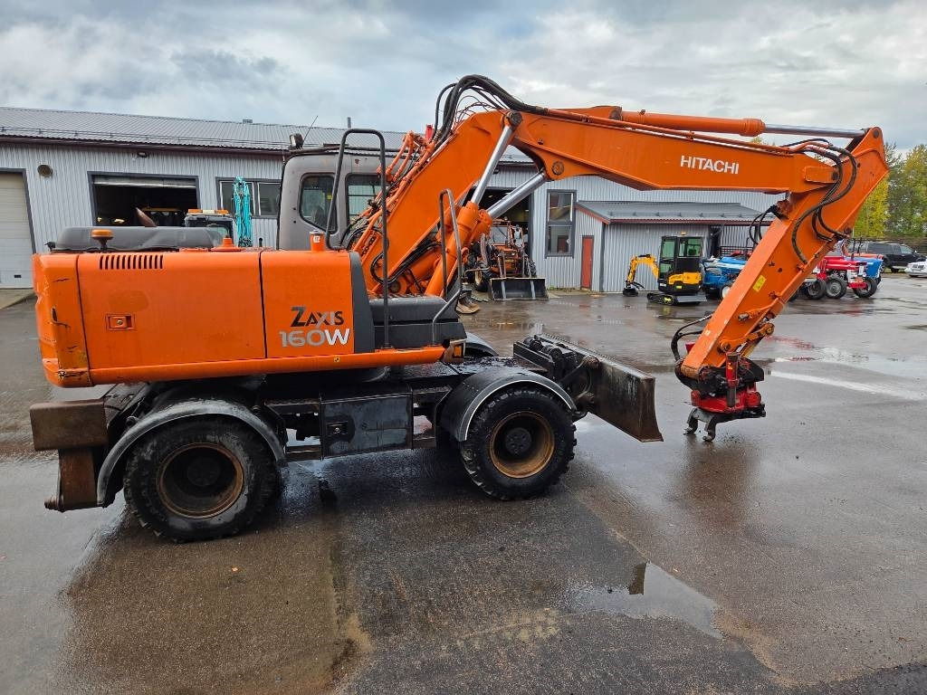Hitachi ZX160 W PYÖRITTÄJÄLLÄ  - Pelle sur pneus: photos 5 Hitachi ZX160 W PYÖRITTÄJÄLLÄ  - Pelle sur pneus: photos 5