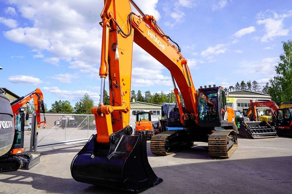 Hitachi ZX350LC-6 UUSI ALAKERTA - Pelle sur chenille: photos 3 Hitachi ZX350LC-6 UUSI ALAKERTA - Pelle sur chenille: photos 3
