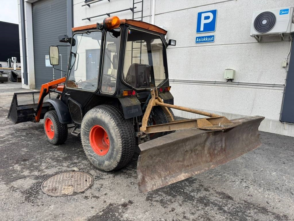 Kubota L245 DT ETUKUORMAAJALLA - Tracteur agricole: photos 2 Kubota L245 DT ETUKUORMAAJALLA - Tracteur agricole: photos 2
