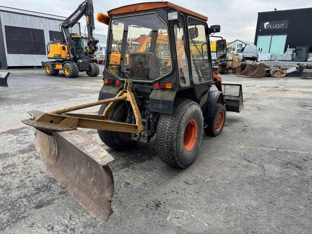 Kubota L245 DT ETUKUORMAAJALLA - Tracteur agricole: photos 4 Kubota L245 DT ETUKUORMAAJALLA - Tracteur agricole: photos 4