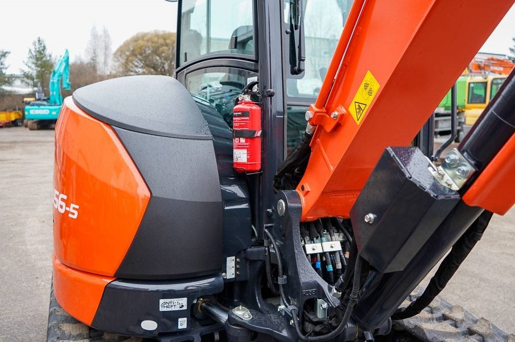 Mini pelle Kubota U56-5 VALMIIKSI VARUSTELTU: photos 18