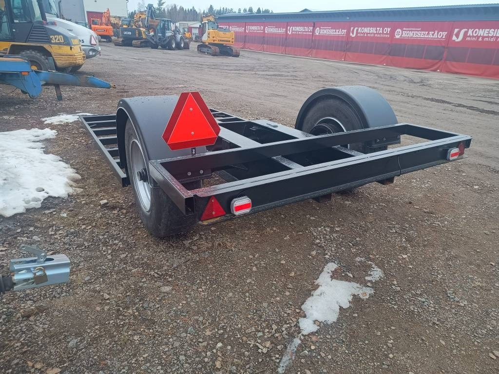 Traktorilavetti 6-8tn 1-akselinen  - Remorque porte-engin surbaissée: photos 3 Traktorilavetti 6-8tn 1-akselinen  - Remorque porte-engin surbaissée: photos 3