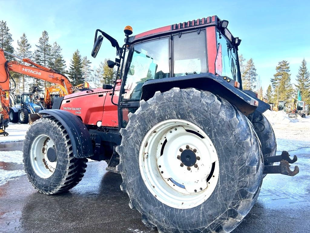 Valtra MYYTY! SOLD! 8450 ETUNOSTOLAITTEELLA - Tracteur agricole: photos 3 Valtra MYYTY! SOLD! 8450 ETUNOSTOLAITTEELLA - Tracteur agricole: photos 3