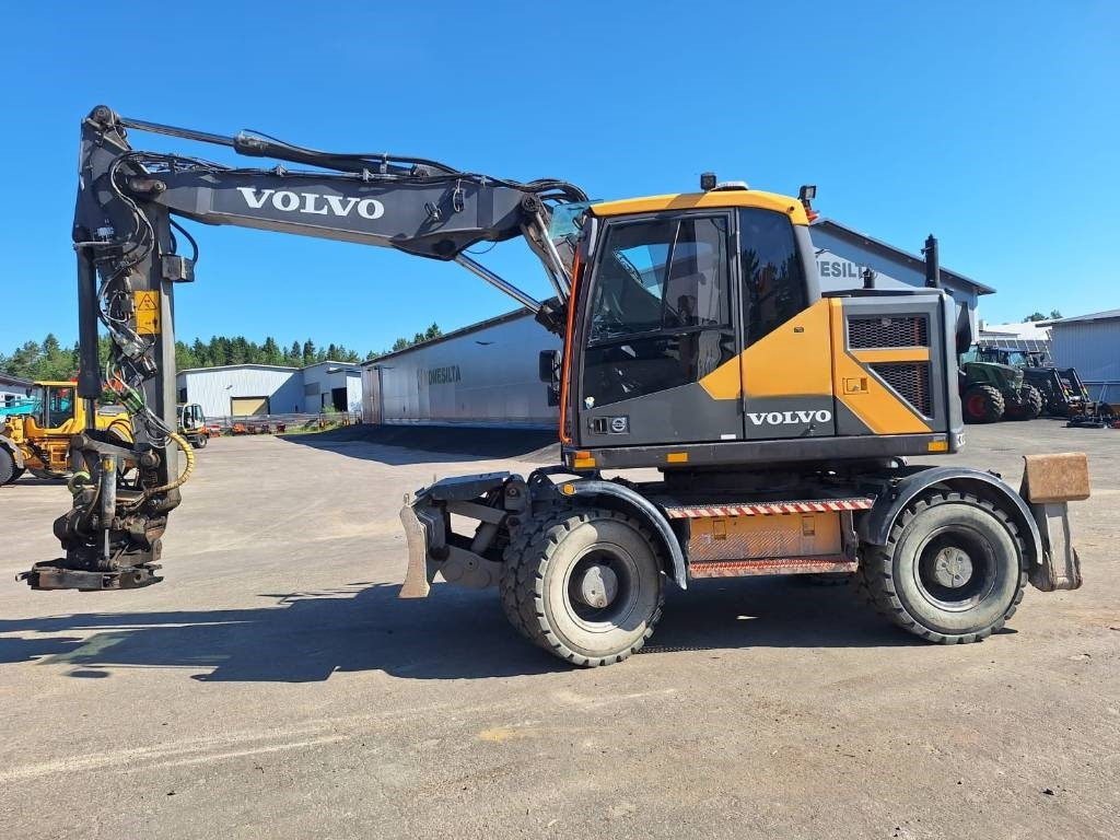 Volvo EWR 150 E - Pelle sur pneus: photos 1 Volvo EWR 150 E - Pelle sur pneus: photos 1