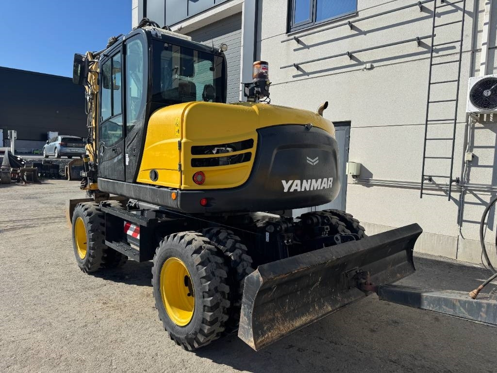 Yanmar B 110 W Hyvät varusteet / Siisti / Vähän ajettu - Pelle sur pneus: photos 5 Yanmar B 110 W Hyvät varusteet / Siisti / Vähän ajettu - Pelle sur pneus: photos 5