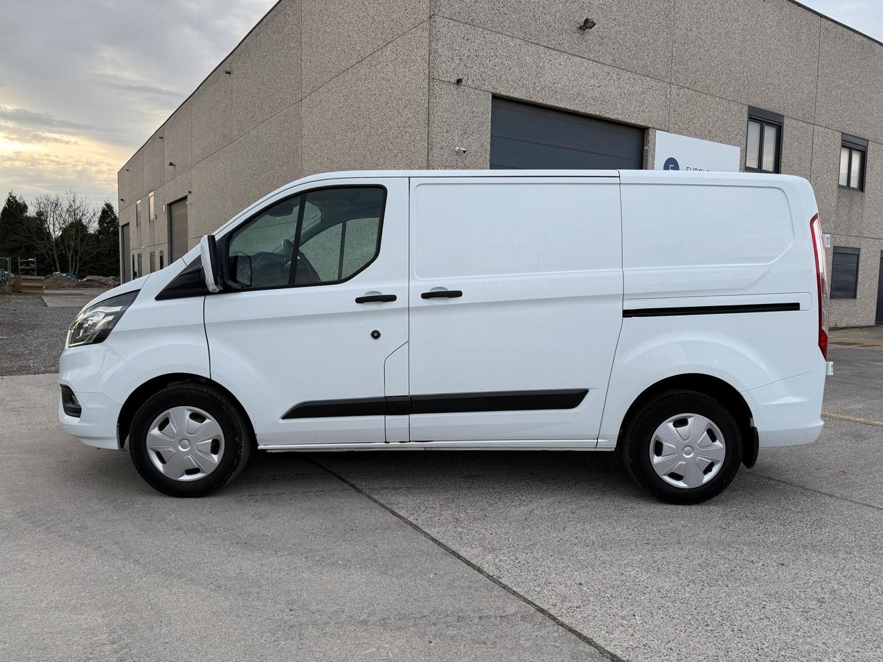 Ford Transit Custom 2.0TDCI. Klima. Navi. Tempomat. - Fourgonnette: photos 3 Ford Transit Custom 2.0TDCI. Klima. Navi. Tempomat. - Fourgonnette: photos 3