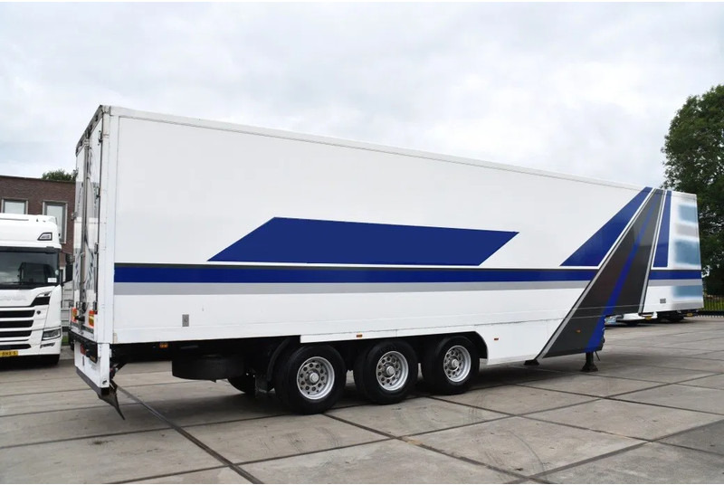 Pacton T3-002 - BPW AXLES - LIFT AXLE - DISC BRAKES - - Semi-remorque fourgon: photos 2 Pacton T3-002 - BPW AXLES - LIFT AXLE - DISC BRAKES - - Semi-remorque fourgon: photos 2