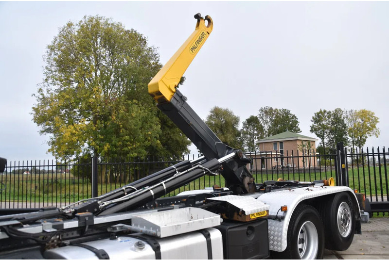Scania S500 NGS 6x2*4 - HOOKLIFT - RETARDER - 375 TKM - PARK. AIRCO - WHEELBASE: 475 CM - PTO - EXCELLENT CONDITION - - Camion ampliroll: photos 4 Scania S500 NGS 6x2*4 - HOOKLIFT - RETARDER - 375 TKM - PARK. AIRCO - WHEELBASE: 475 CM - PTO - EXCELLENT CONDITION - - Camion ampliroll: photos 4