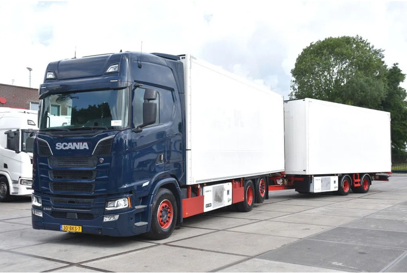 Scania S520 V8 NGS 6x2*4NB + SCHMITZ ZKO 20 - THERMO KING - RETARDER - FULL AIR - WHEELBASE: 515 CM - TOP CONDITION - - Camion frigorifique: photos 1 Scania S520 V8 NGS 6x2*4NB + SCHMITZ ZKO 20 - THERMO KING - RETARDER - FULL AIR - WHEELBASE: 515 CM - TOP CONDITION - - Camion frigorifique: photos 1