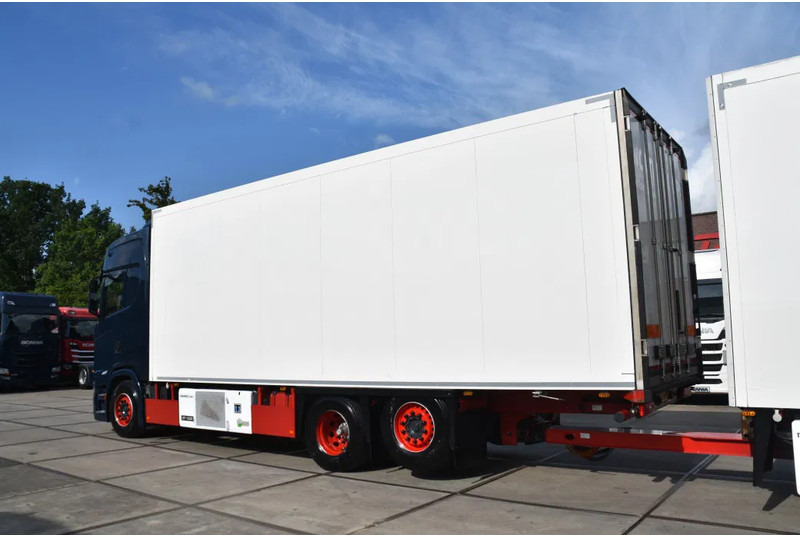 Scania S520 V8 NGS 6x2*4NB - THERMO KING - RETARDER - FULL AIR - WHEELBASE: 515 CM - LED LIGHTS - TOP CONDITION - - Camion frigorifique: photos 3 Scania S520 V8 NGS 6x2*4NB - THERMO KING - RETARDER - FULL AIR - WHEELBASE: 515 CM - LED LIGHTS - TOP CONDITION - - Camion frigorifique: photos 3