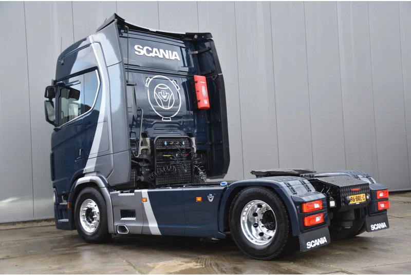 Scania 530S V8 NGS 4x2NB - NEW TACHO - FULL AIR - RETARDER - 637 TKM - PARK. AIRCO - NAVI - LEATHER SEATS - ALCOA'S - LED - PERFECT CON - Tracteur routier: photos 3 Scania 530S V8 NGS 4x2NB - NEW TACHO - FULL AIR - RETARDER - 637 TKM - PARK. AIRCO - NAVI - LEATHER SEATS - ALCOA'S - LED - PERFECT CON - Tracteur routier: photos 3