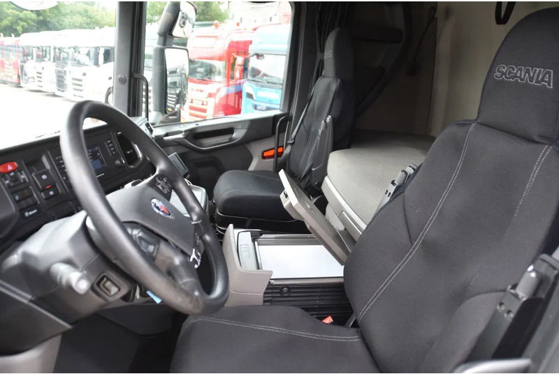 Scania S410 4x2EB MEGA 95 cm or 103 cm driving height - RETARDER - 822 TKM - FULL AIR - PARK. AIRCO - 2 x FUEL TANKS - TOP CONDITION - - Tracteur routier: photos 5 Scania S410 4x2EB MEGA 95 cm or 103 cm driving height - RETARDER - 822 TKM - FULL AIR - PARK. AIRCO - 2 x FUEL TANKS - TOP CONDITION - - Tracteur routier: photos 5