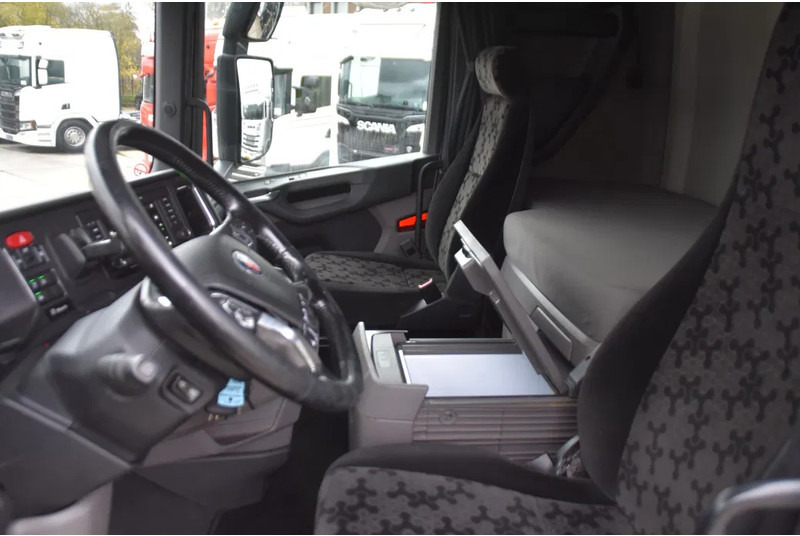 Scania S450 NGS 4x2NB - NEW TACHO - ADR FL - FULL AIR - PTO - RETARDER - 659 TKM - 4 POINT AIR SUSP. REAR - 2 x FUEL TANKS - LED LIGHTS - Tracteur routier: photos 5 Scania S450 NGS 4x2NB - NEW TACHO - ADR FL - FULL AIR - PTO - RETARDER - 659 TKM - 4 POINT AIR SUSP. REAR - 2 x FUEL TANKS - LED LIGHTS - Tracteur routier: photos 5