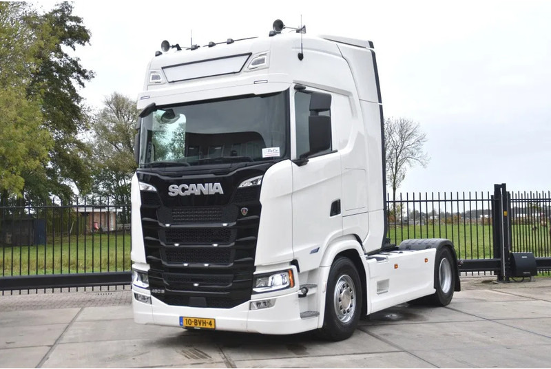 Scania S460 NGS 4x2NB - ONLY 104 TKM - FULL AIR - PARK. AIRCO - LEATHER SEATS - 2 x FUEL TANKS - LED LIGHTS - EXCELLENT CONDITION - - Tracteur routier: photos 2 Scania S460 NGS 4x2NB - ONLY 104 TKM - FULL AIR - PARK. AIRCO - LEATHER SEATS - 2 x FUEL TANKS - LED LIGHTS - EXCELLENT CONDITION - - Tracteur routier: photos 2