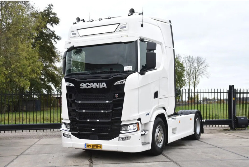 Scania S460 NGS 4x2NB - ONLY 108 TKM - FULL AIR - PARK. AIRCO - LEATHER SEATS - 2 x FUEL TANKS - LED LIGHTS - EXCELLENT CONDITION - - Tracteur routier: photos 2 Scania S460 NGS 4x2NB - ONLY 108 TKM - FULL AIR - PARK. AIRCO - LEATHER SEATS - 2 x FUEL TANKS - LED LIGHTS - EXCELLENT CONDITION - - Tracteur routier: photos 2