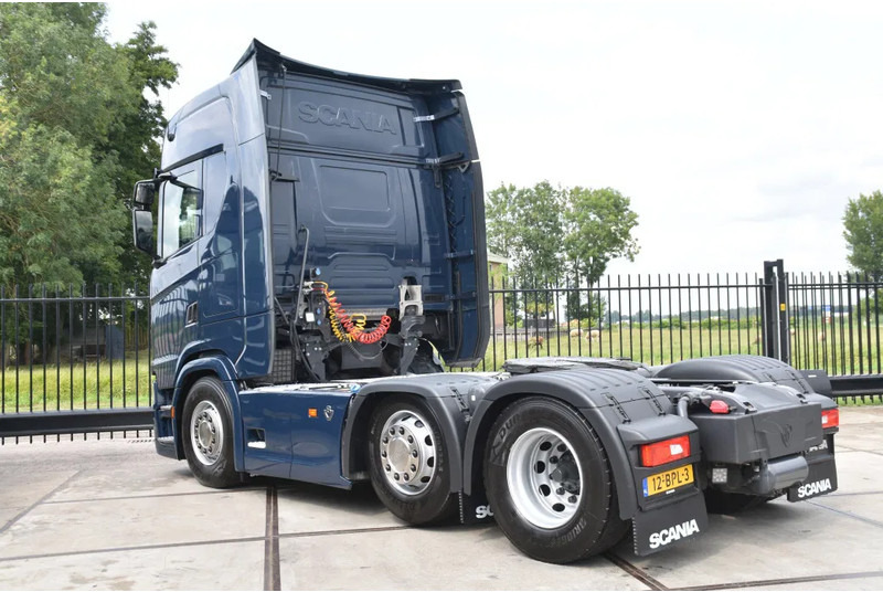 Scania S520 V8 NGS 6x2/4NB - RETARDER - FULL AIR - PARK. AIRCO - ACC - 2 x FUEL TANKS - LED LIGHTS - TOP CONDITION - - Tracteur routier: photos 3 Scania S520 V8 NGS 6x2/4NB - RETARDER - FULL AIR - PARK. AIRCO - ACC - 2 x FUEL TANKS - LED LIGHTS - TOP CONDITION - - Tracteur routier: photos 3