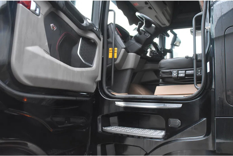 Scania S580 V8 NGS 4x2NB - HYDRAULICS - FULL AIR - RETARDER - 541 TKM - PARK. AIRCO - TV - PTO - ALCOA'S - LED - - Tracteur routier: photos 4 Scania S580 V8 NGS 4x2NB - HYDRAULICS - FULL AIR - RETARDER - 541 TKM - PARK. AIRCO - TV - PTO - ALCOA'S - LED - - Tracteur routier: photos 4