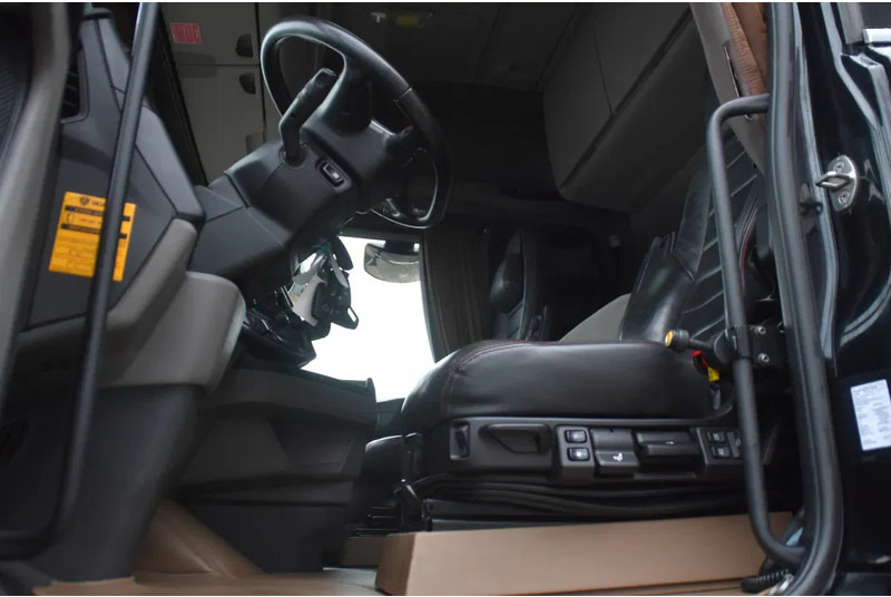 Scania S580 V8 NGS 4x2NB - HYDRAULICS - FULL AIR - RETARDER - 541 TKM - PARK. AIRCO - TV - PTO - ALCOA'S - LED - - Tracteur routier: photos 5 Scania S580 V8 NGS 4x2NB - HYDRAULICS - FULL AIR - RETARDER - 541 TKM - PARK. AIRCO - TV - PTO - ALCOA'S - LED - - Tracteur routier: photos 5