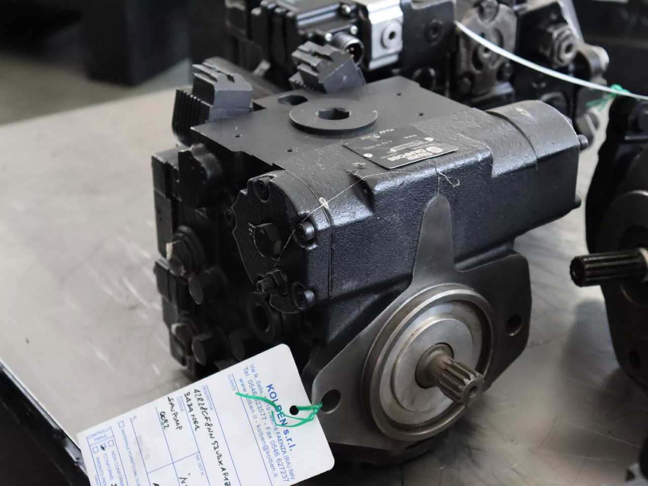 DANFOSS 42R28CF8NN53UDXAP1Z3434N61 - Pompe hydraulique pour Matériel de manutention: photos 1 DANFOSS 42R28CF8NN53UDXAP1Z3434N61 - Pompe hydraulique pour Matériel de manutention: photos 1
