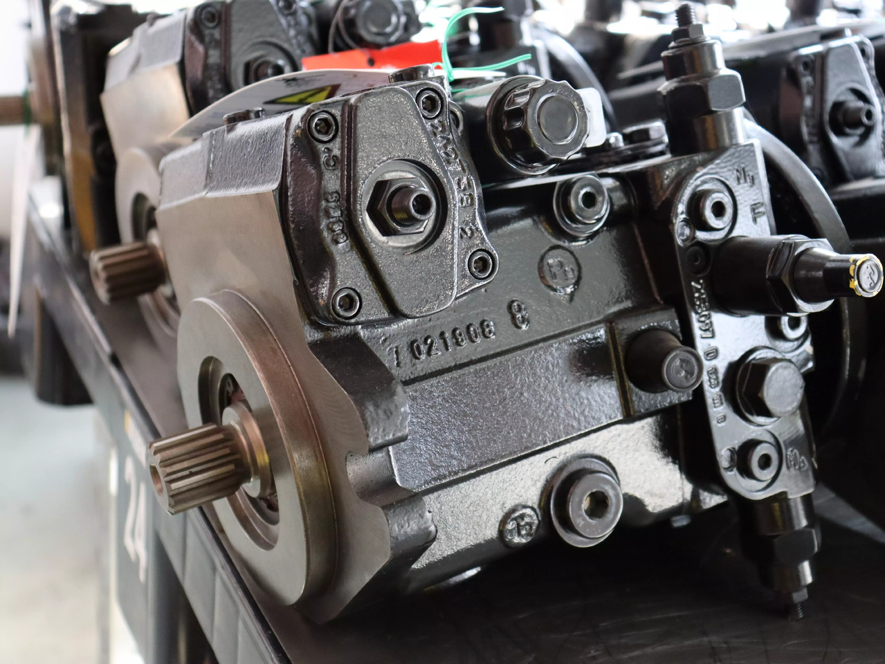 REXROTH A4VG40DA1D2/32R-NZC02F025SP-S - Pompe hydraulique pour Engins de chantier: photos 1 REXROTH A4VG40DA1D2/32R-NZC02F025SP-S - Pompe hydraulique pour Engins de chantier: photos 1