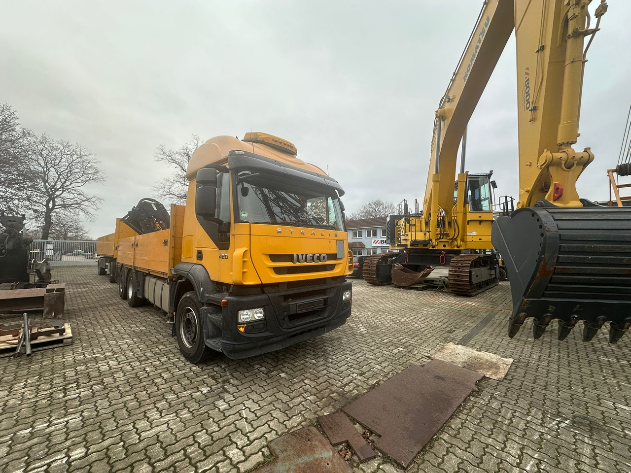 IVECO STRALIS 420 truck open box with TEREX loading crane 290.2E-A3 - Camion ampliroll, Camion grue: photos 1 IVECO STRALIS 420 truck open box with TEREX loading crane 290.2E-A3 - Camion ampliroll, Camion grue: photos 1