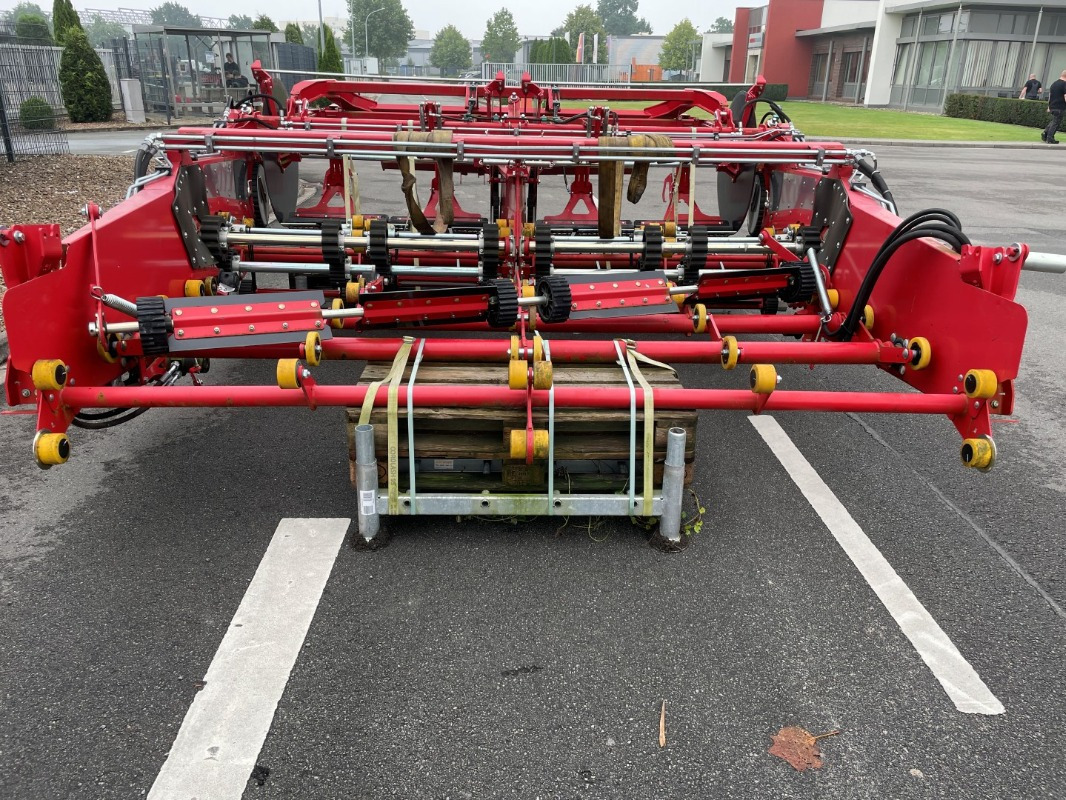 Grimme Intake for VARITRON 470 - row width 90 cm - Outil/ Équipement: photos 3 Grimme Intake for VARITRON 470 - row width 90 cm - Outil/ Équipement: photos 3