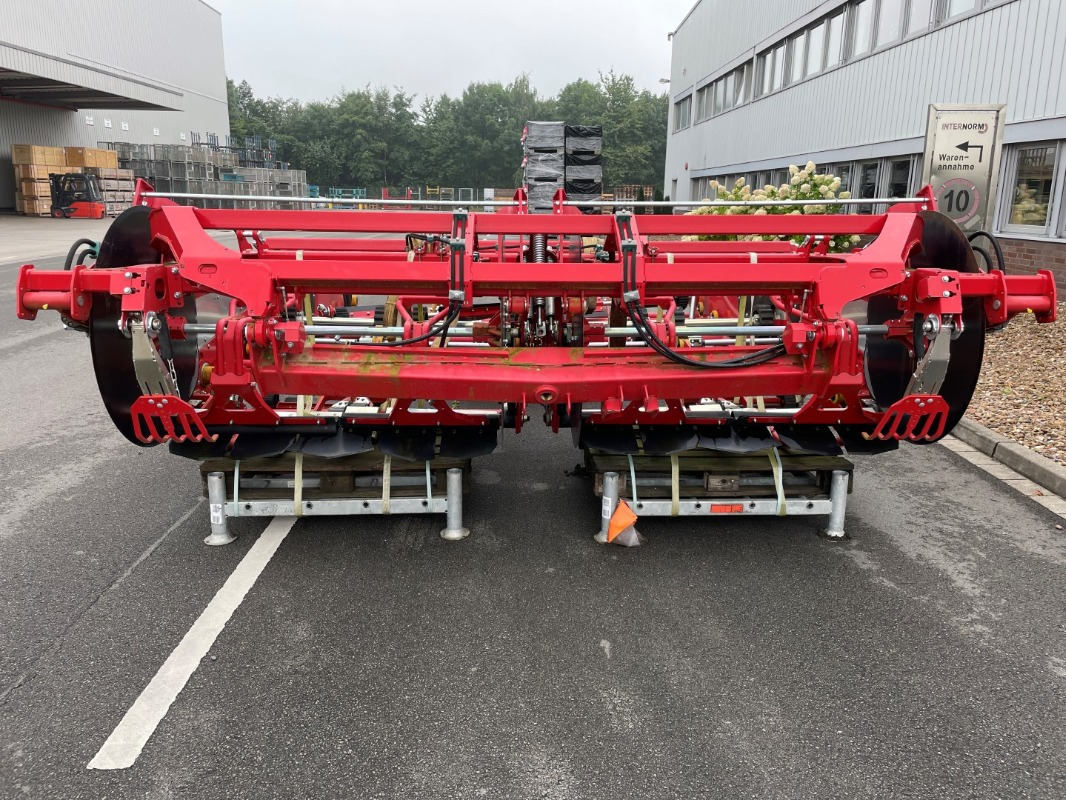 Grimme Intake for VARITRON 470 - row width 90 cm - Outil/ Équipement: photos 5 Grimme Intake for VARITRON 470 - row width 90 cm - Outil/ Équipement: photos 5
