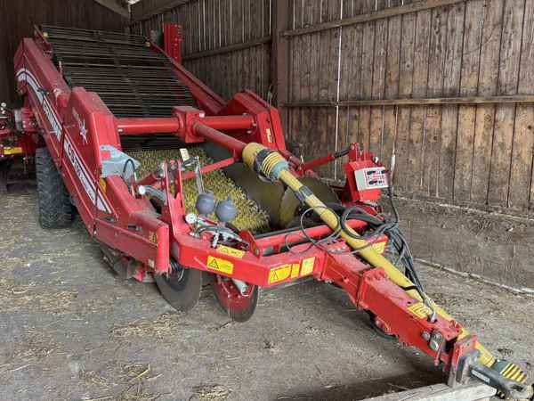 Grimme CS-150 RotaPower - Arracheuse de pommes de terre: photos 1 Grimme CS-150 RotaPower - Arracheuse de pommes de terre: photos 1