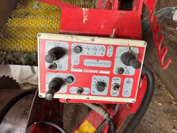 Grimme CS-150 RotaPower - Arracheuse de pommes de terre: photos 2 Grimme CS-150 RotaPower - Arracheuse de pommes de terre: photos 2