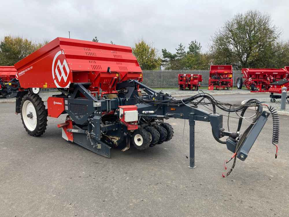 Dewulf Dewulf, MS 2000 RS, 2 Row, Trailed, Belt, Potato Planter - Matériel de récolte: photos 1 Dewulf Dewulf, MS 2000 RS, 2 Row, Trailed, Belt, Potato Planter - Matériel de récolte: photos 1