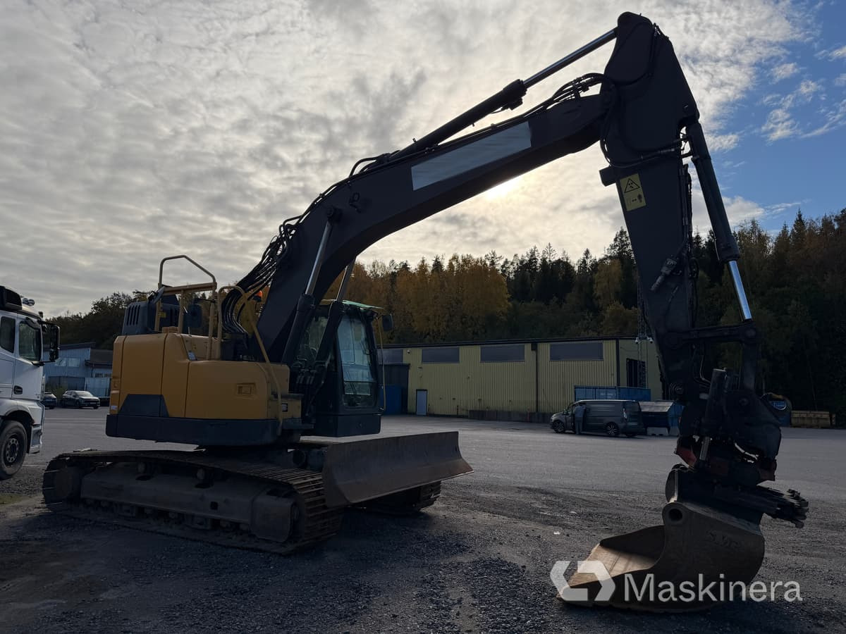 Grävmaskin Vovlo ECR235EL - Pelle sur chenille: photos 3 Grävmaskin Vovlo ECR235EL - Pelle sur chenille: photos 3