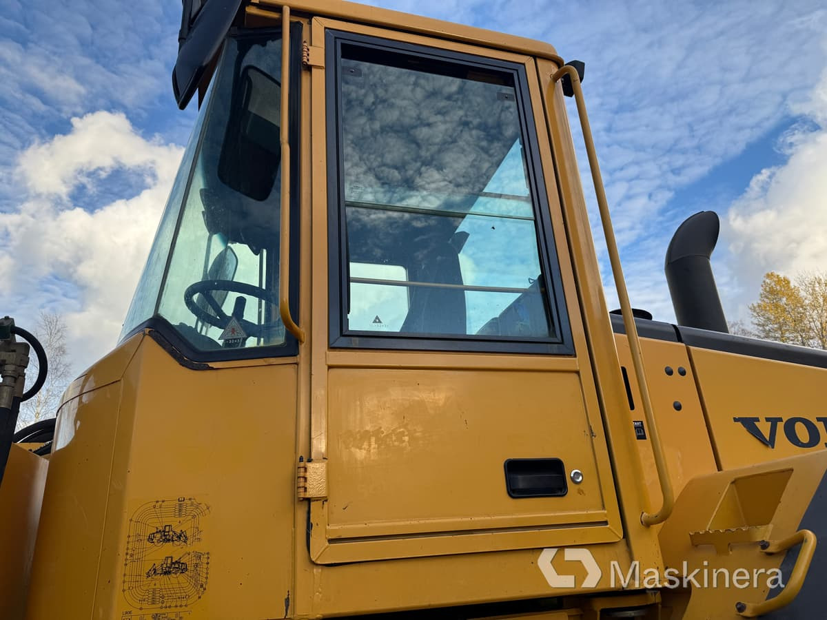 Crédit-bail de  Hjullastare Volvo L90E med tillbehör Hjullastare Volvo L90E med tillbehör: photos 30