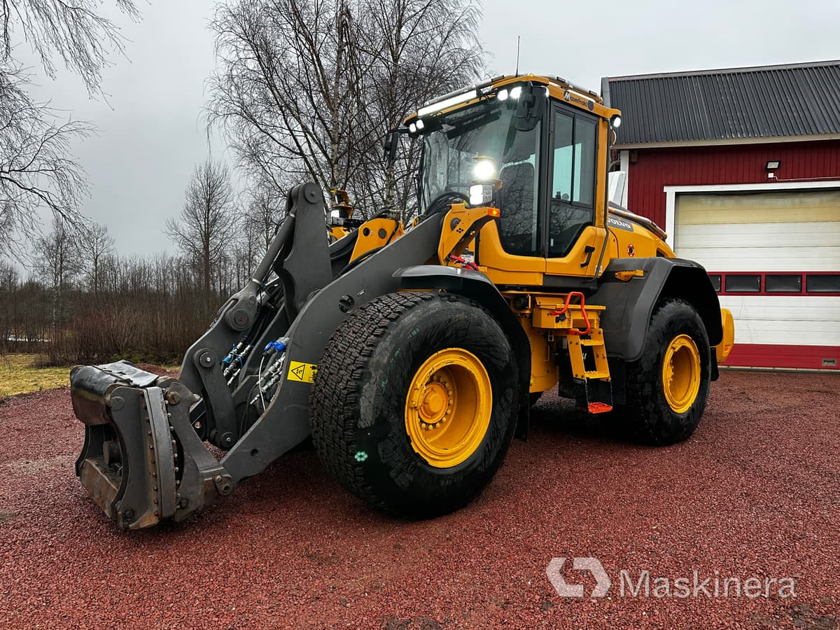Hjullastare Volvo L90H med skevfäste - Chargeuse sur pneus: photos 1 Hjullastare Volvo L90H med skevfäste - Chargeuse sur pneus: photos 1