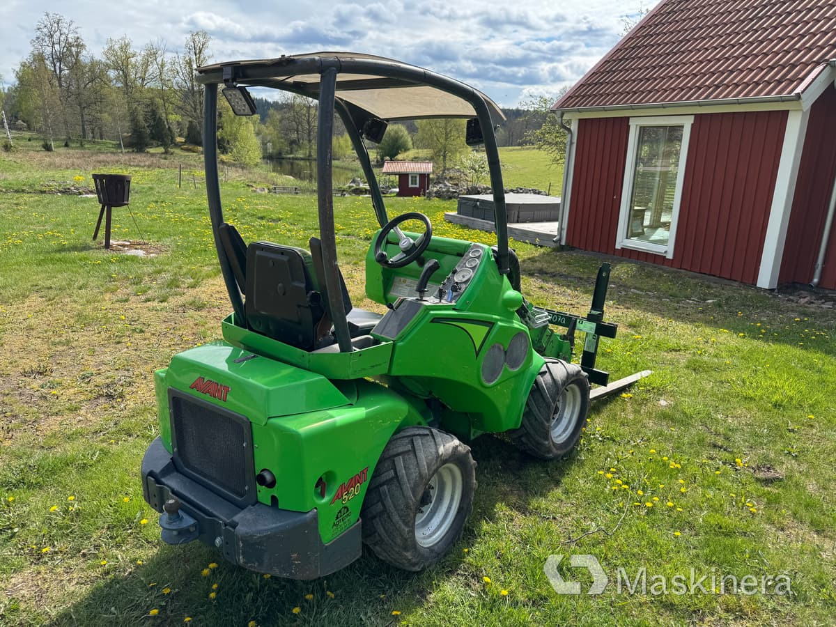 Kompaktlastare Avant 520 med pallgafflar - Valet de ferme: photos 3 Kompaktlastare Avant 520 med pallgafflar - Valet de ferme: photos 3