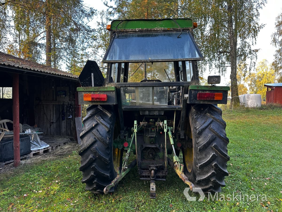Traktor John Deere 2130 (Rep.objekt) - Tracteur agricole: photos 3 Traktor John Deere 2130 (Rep.objekt) - Tracteur agricole: photos 3