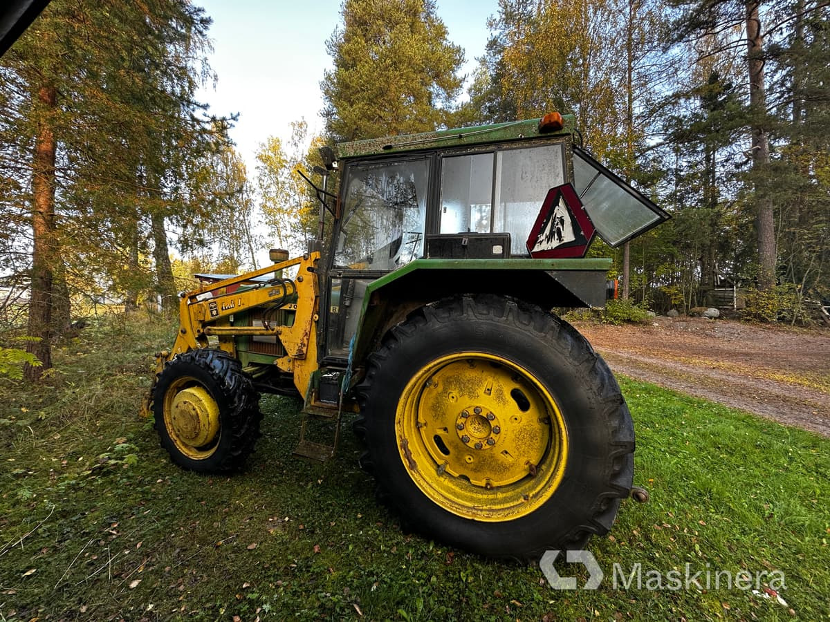 Traktor John Deere 2130 (Rep.objekt) - Tracteur agricole: photos 4 Traktor John Deere 2130 (Rep.objekt) - Tracteur agricole: photos 4