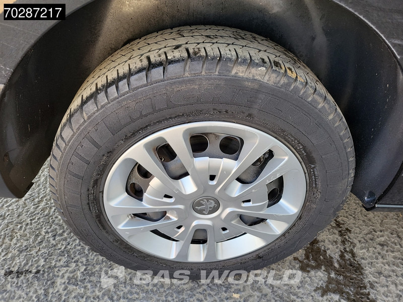 Peugeot Expert 120pk L3H1 Trekhaak Airco Cruise Imperiaal Parkeersensoren Euro6 L3 6m3 Airco Trekhaak Cruise control - Fourgonnette: photos 3 Peugeot Expert 120pk L3H1 Trekhaak Airco Cruise Imperiaal Parkeersensoren Euro6 L3 6m3 Airco Trekhaak Cruise control - Fourgonnette: photos 3